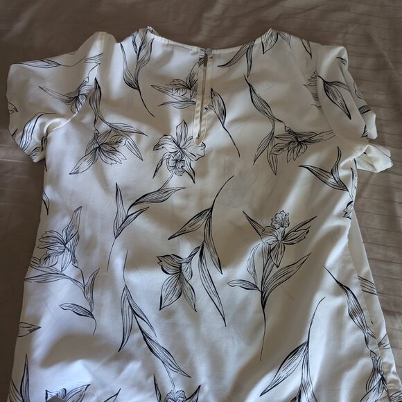 A New Day Floral Top - Picture 3 of 3